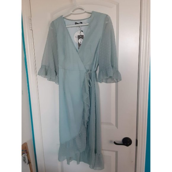 Boohoo Swiss Dot Wrap Dress - Picture 3 of 5